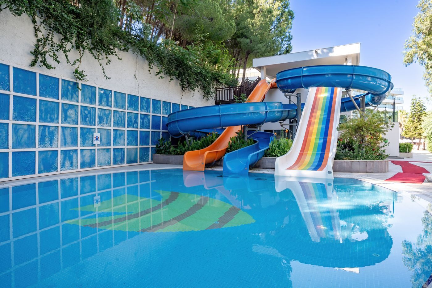 Sunrise Queen: Su kaydıraklı aquapark (otelin kendi fotoğrafı) — side'de en iyi tatil ayı
