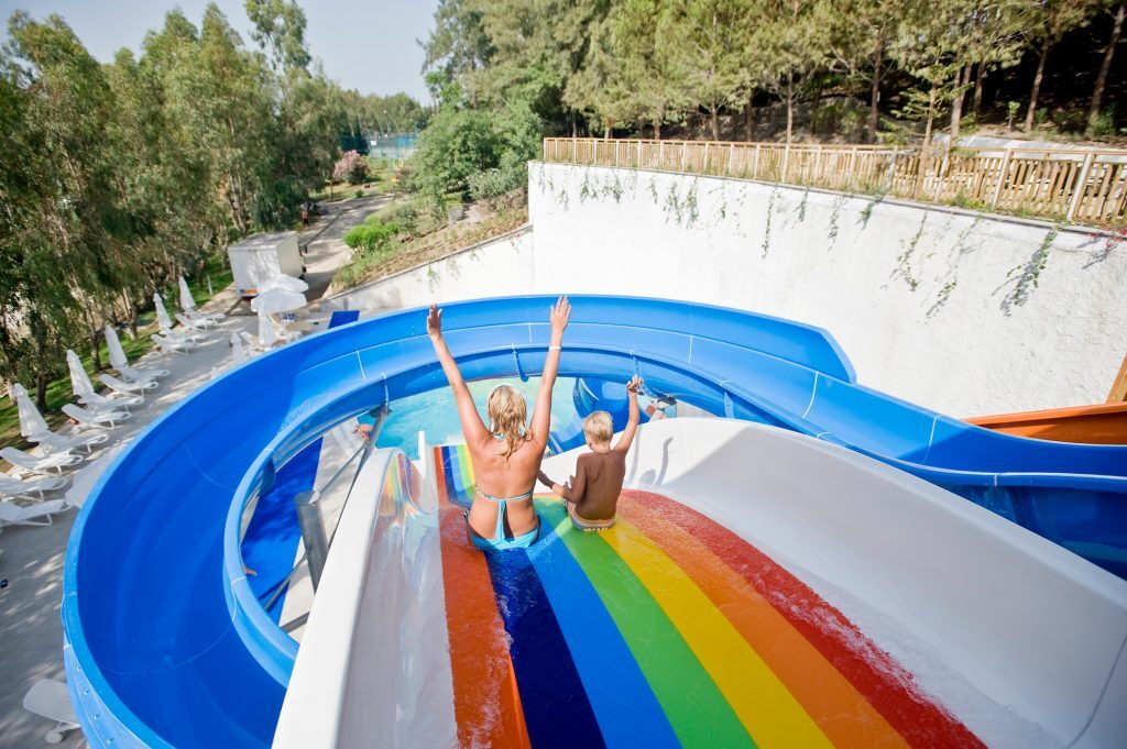 Sunrise Queen: Su kaydıraklı aquapark (otelin kendi fotoğrafı) — side ile antalya arası mesafe