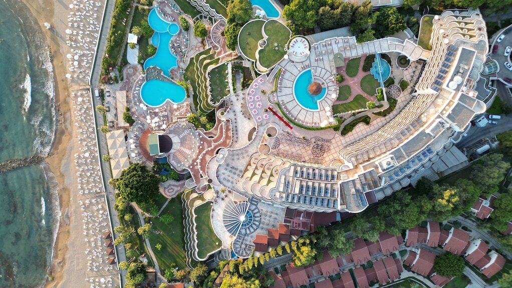 Sunrise Queen: Tesis ve bahçe peyzajı (otelin kendi fotoğrafı) — side hava durumu yaz
