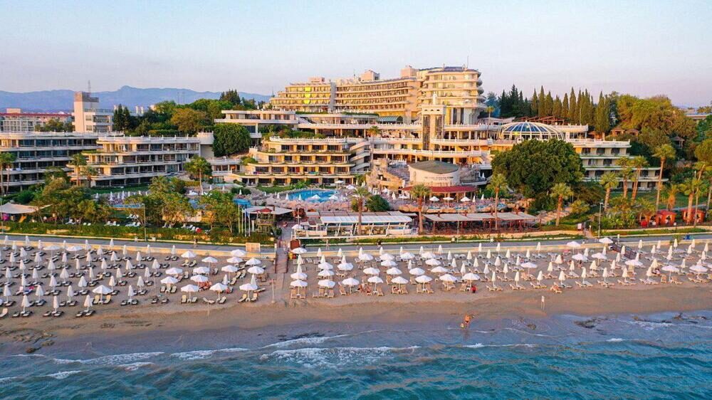 Tesis ve bahçe peyzajı — Sunrise Queen Hotel Side/Kumköy otel arşivi — çocuklu ailelere side otelleri