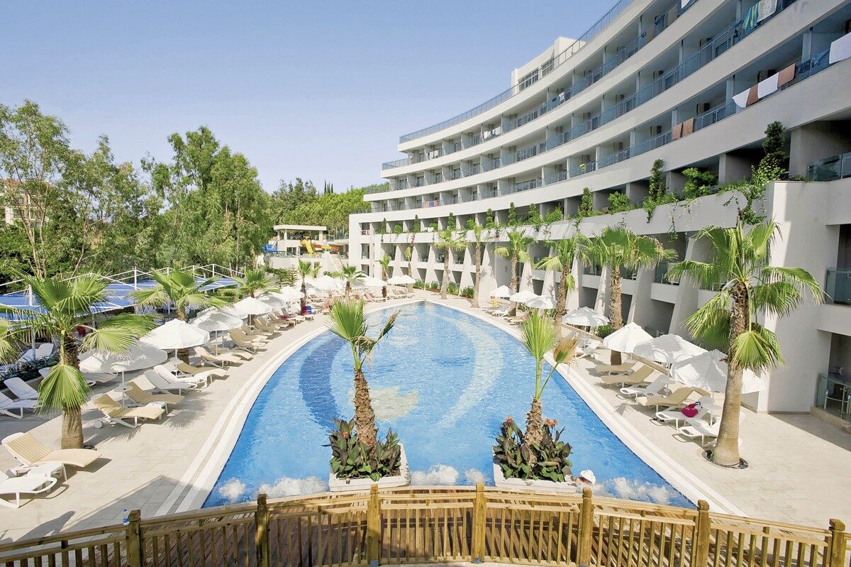 Sunrise Queen Luxury Resort & Spa — Açık havuz peyzajı — manavgat şelalesi