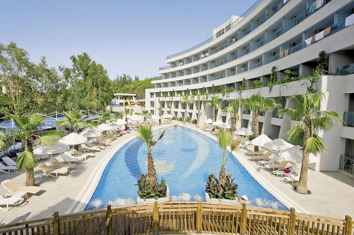 Sunrise Queen Luxury Resort & Spa — Açık havuz peyzajı — side ile antalya arası mesafe