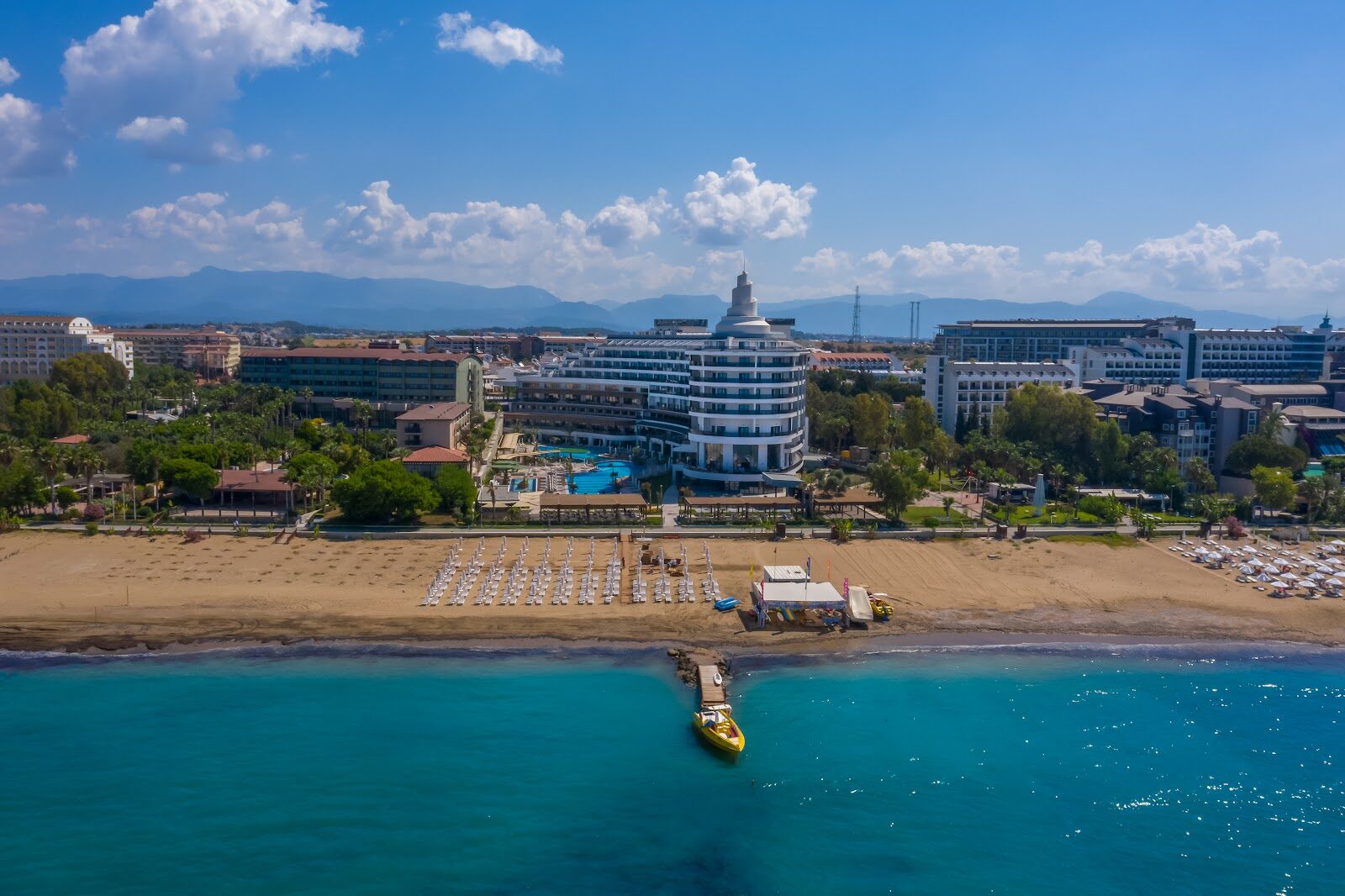 Sunrise Queen Side — Mavi Bayraklı kum plajı detayı — sunrise queen aquapark