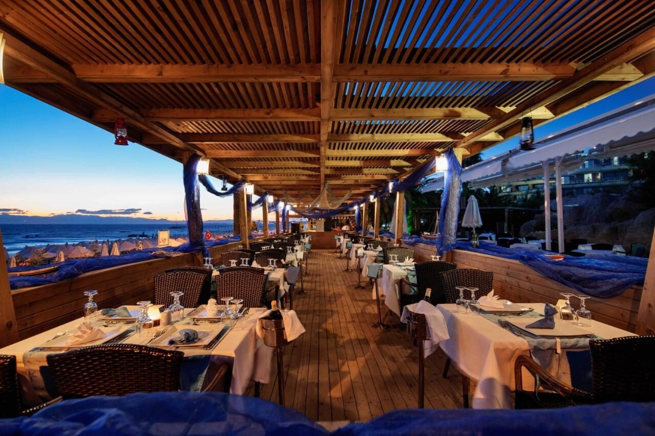 Sunrise Queen a la carte restoran — her şey dahil konsept