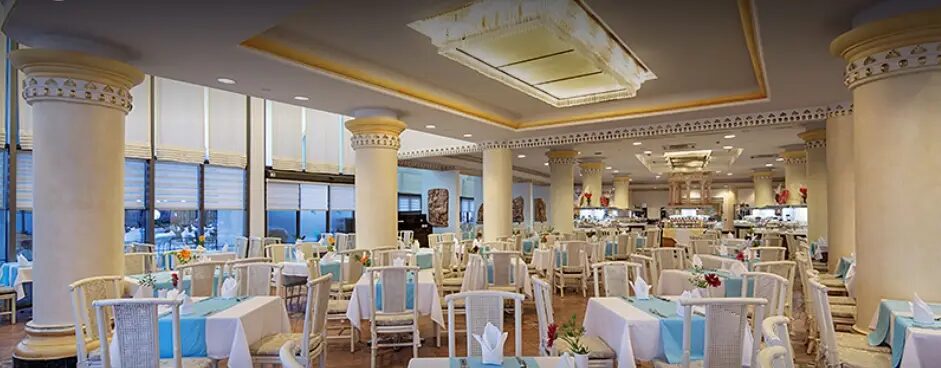 Restoran ve yeme-içme: Side Kumköy'de Sunrise Queen'den görünüm — side antik tiyatro